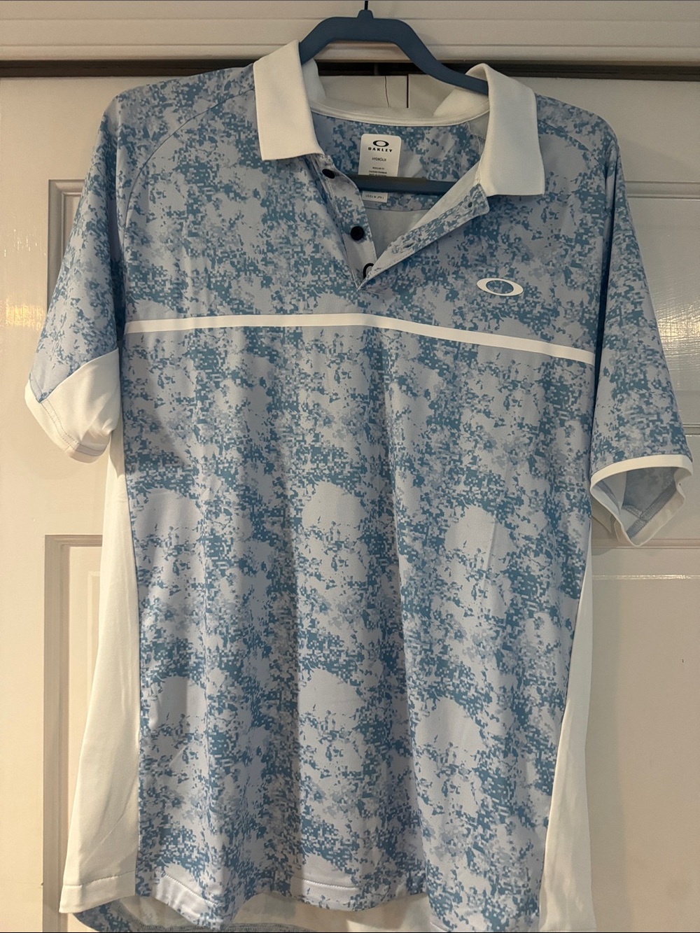 Oakley Men’s Light Blue & White Digital-Print Polo